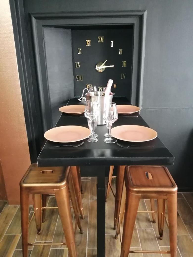 Appartement Avec Balneo Et Sauna Privatif - Le Rose Cuivre Troyes Exterior photo