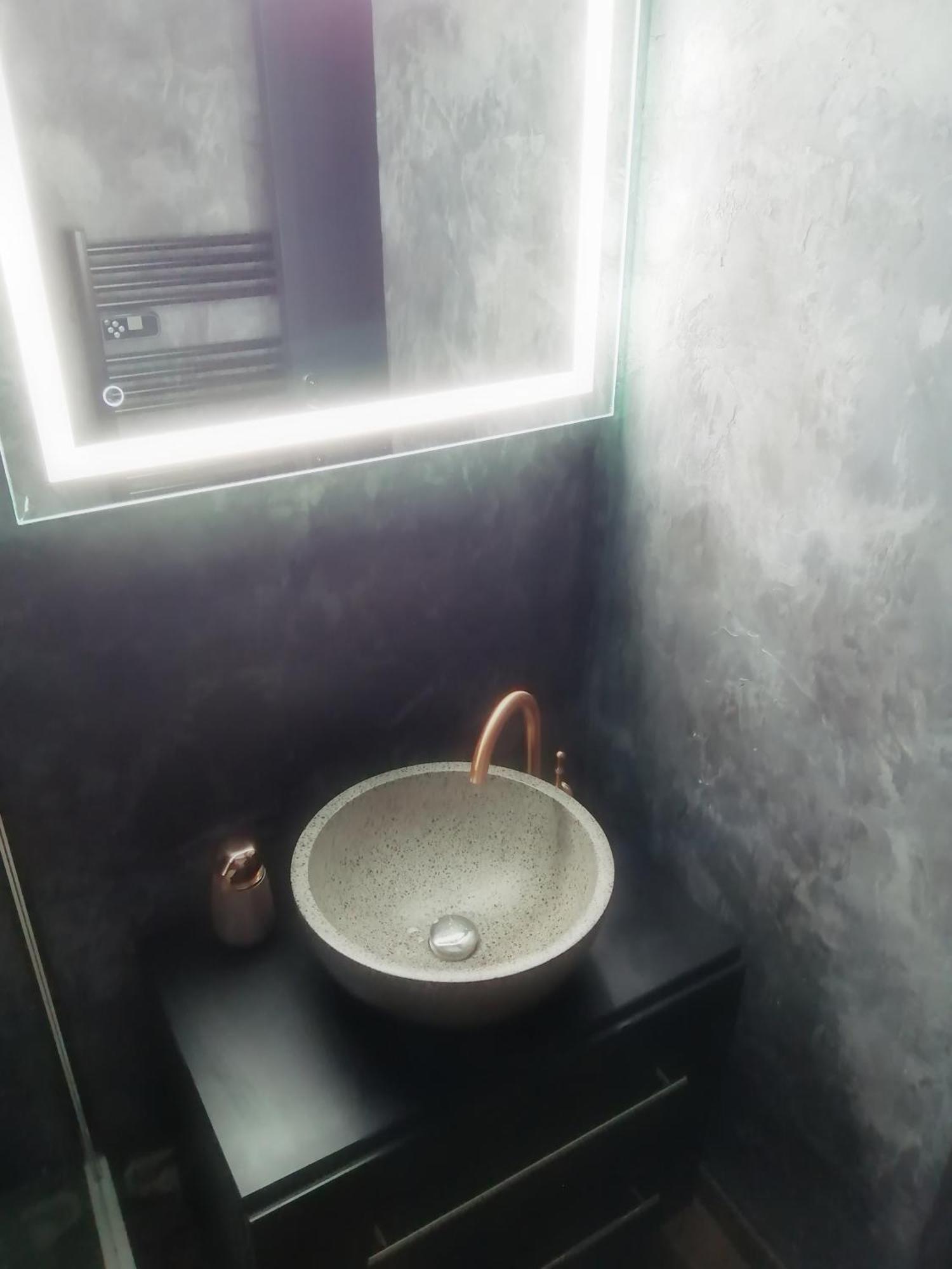 Appartement Avec Balneo Et Sauna Privatif - Le Rose Cuivre Troyes Exterior photo